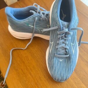 Mizuno Women's Light Blue Wave Rider 28 Brand New Never Worn Size 9